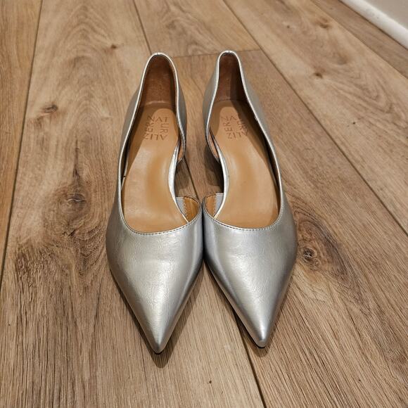 Naturalizer Gallent Silver Pointy Low Heel Pumps Size 7 - Picture 9 of 9